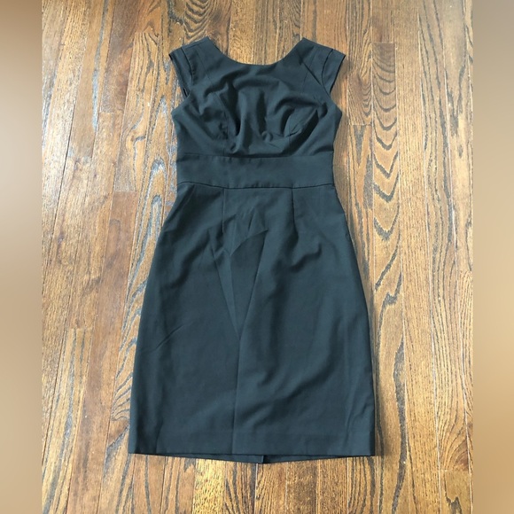 The Limited Dresses & Skirts - The Limited Black Collection Women’s 2 Black Sheath Sleeveless V-Neck Back Dress